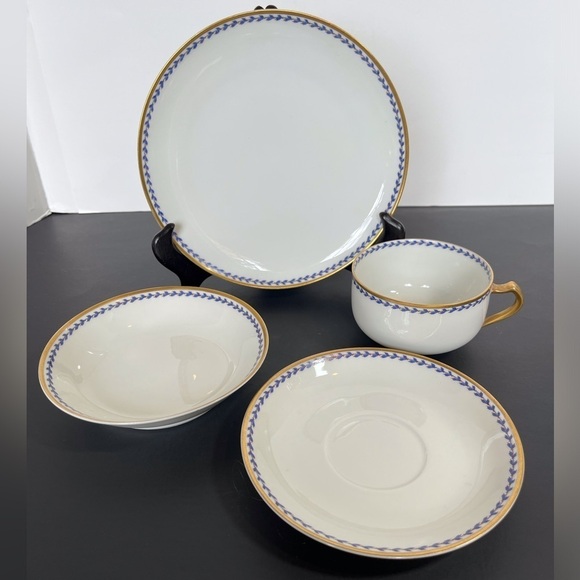 Haviland & Co. Limoges Luncheon Set White with Gold and Royal Blue Ivy Pattern - Picture 10 of 11